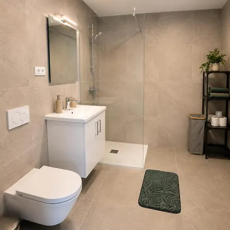 The River House Apartment *
